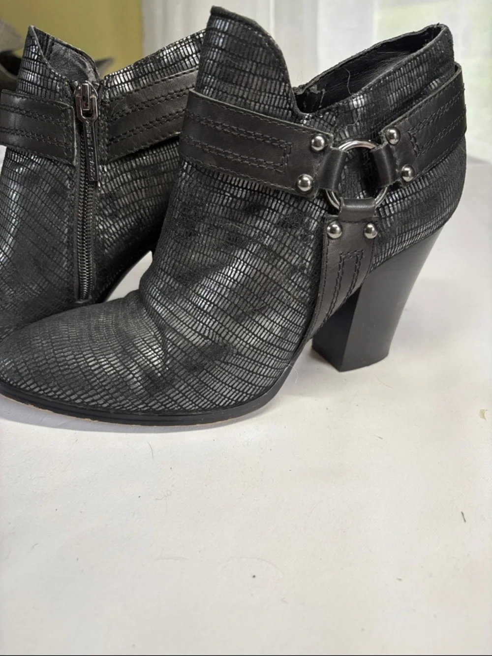 Donald J. Pliner Black Metallic Textured Leather heeled Ankle Booties 7